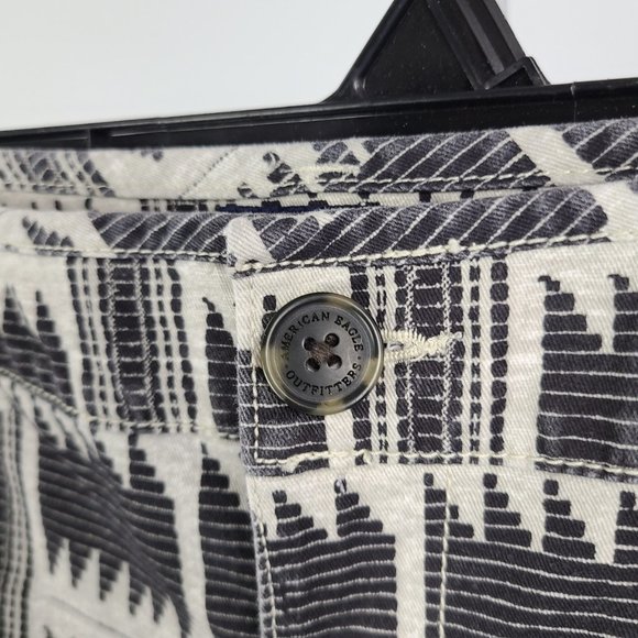 AEO Black & White Midi Stretch Shorts Size 12 - Picture 2 of 6